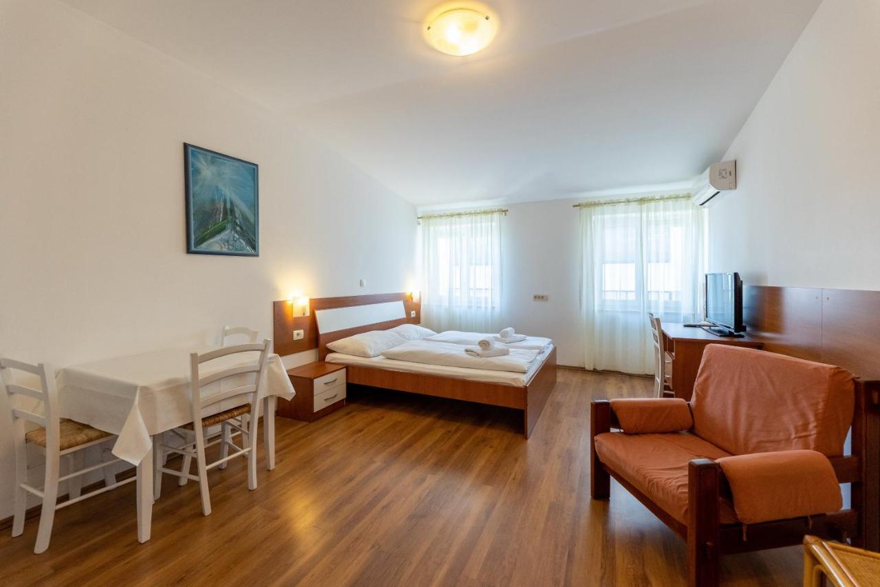 Apartments Liburnija Опатия Экстерьер фото